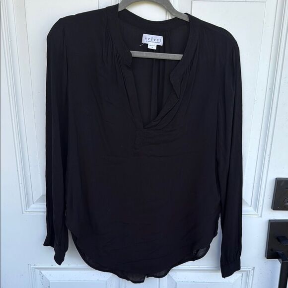 Velvet by Graham and Spencer - Size Small - LIKE NEW - Black Button Down Top - Picture 1 of 3
